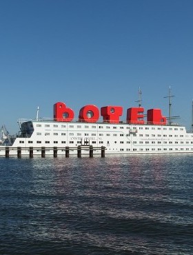 Bateau-hôtel